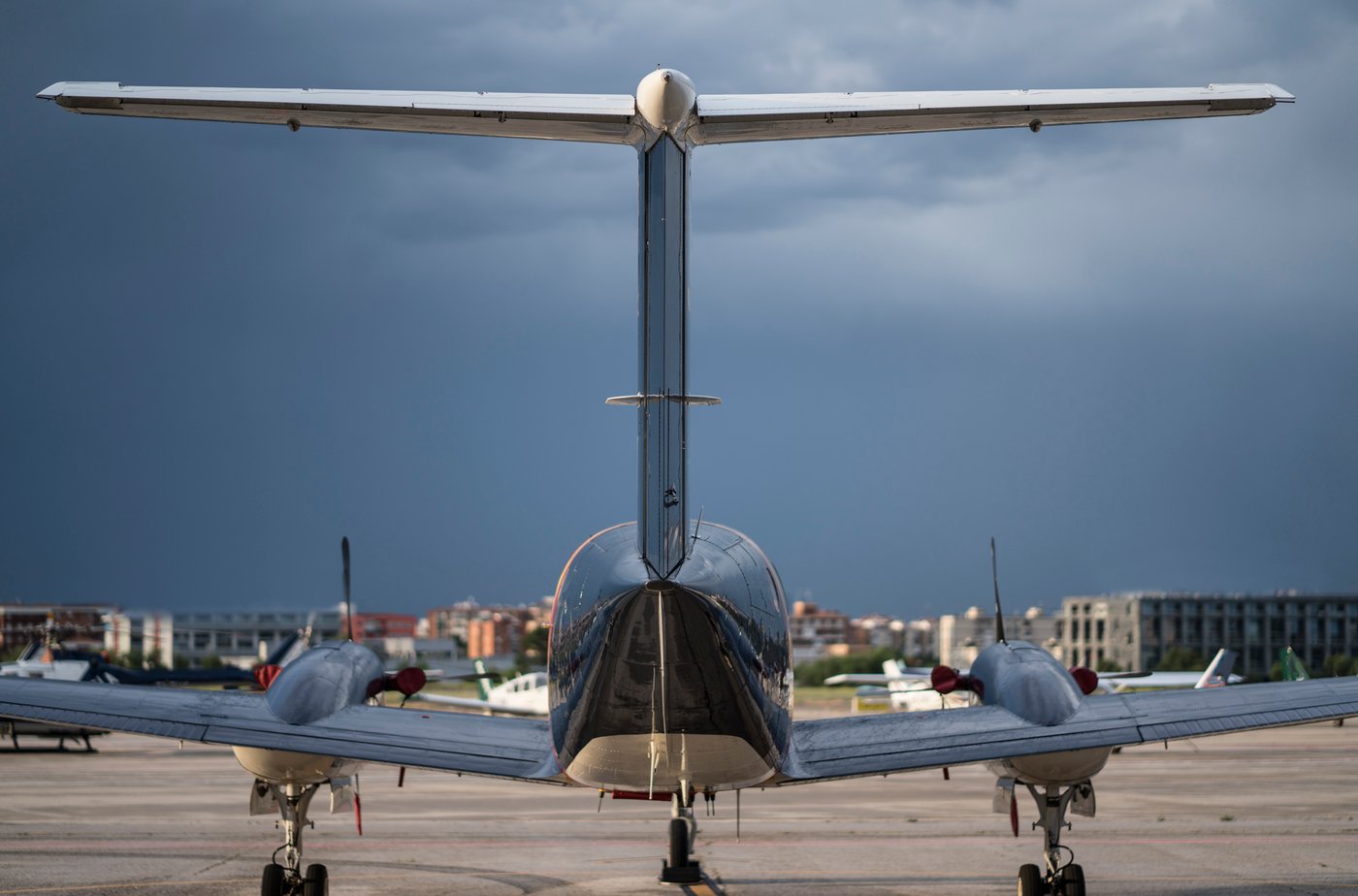 Twin-engine aircraft from behind